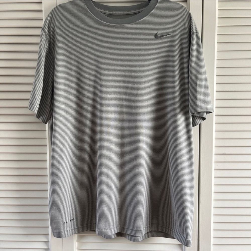 NIKE Dri-fit Men’s grey striped T-shirt XL EUC